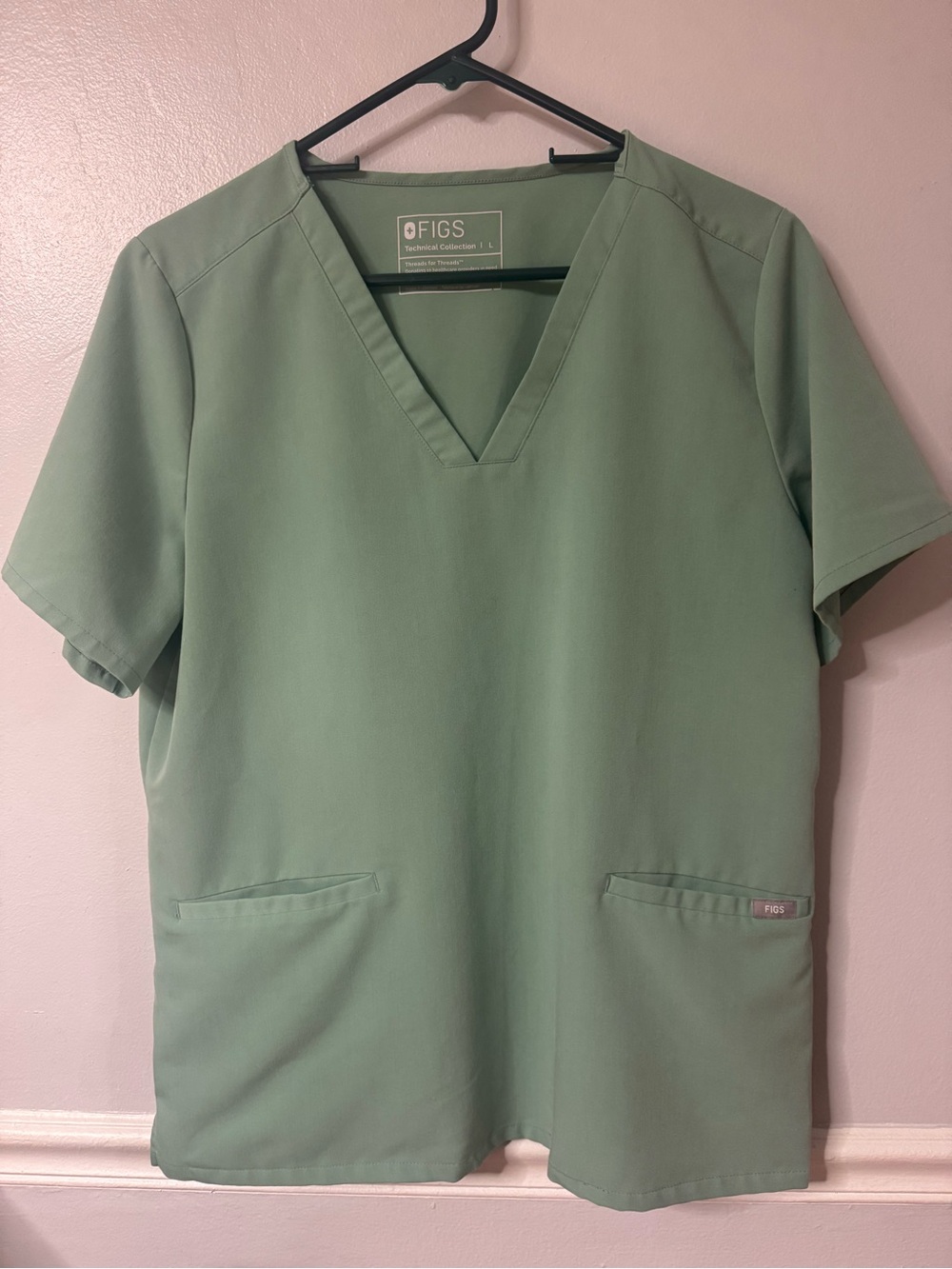 Figs scrub top